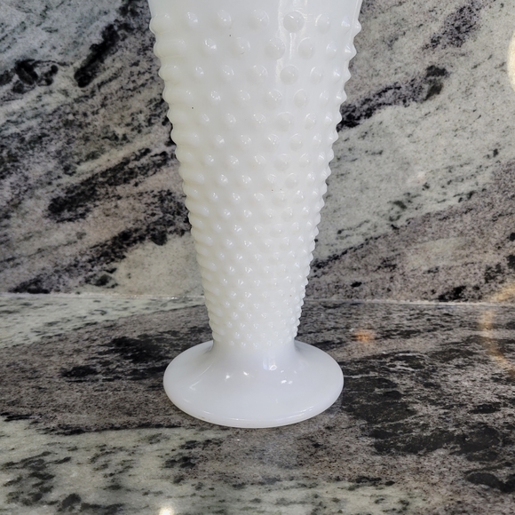 🌵Large Vintage Milk Glass Vase Good Condition - Picture 7 of 7
